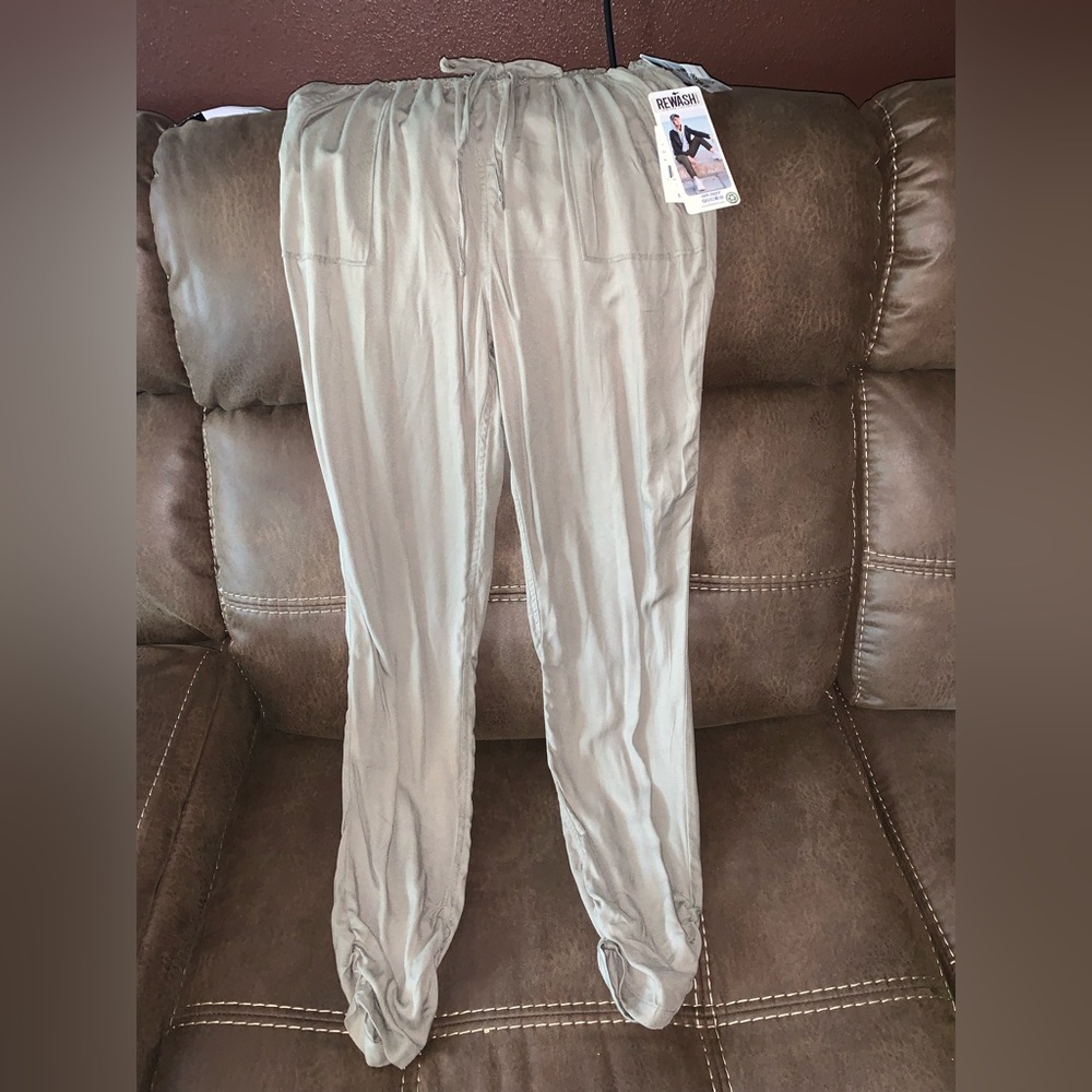 New with tags Rewash Easy Joggers pants. Size XL khaki green